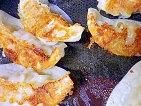 やっすい餃子をいかにおいしく食べるかがんばる